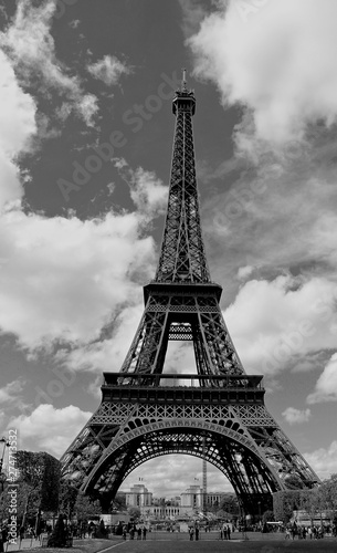 eiffel tower in paris © Ishtapran