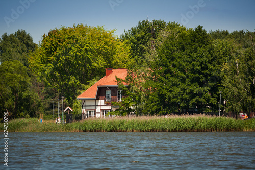 Dom nad jeziorem 
