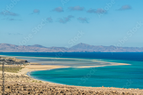 Playa paradis  aca de Fuerteventura de aguas turquesas y claras