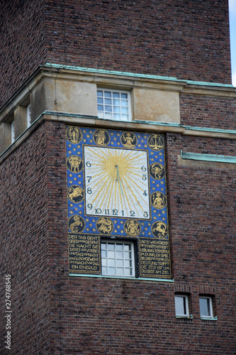 Sonnenuhr am Hochzeitsturm in Darmstadt