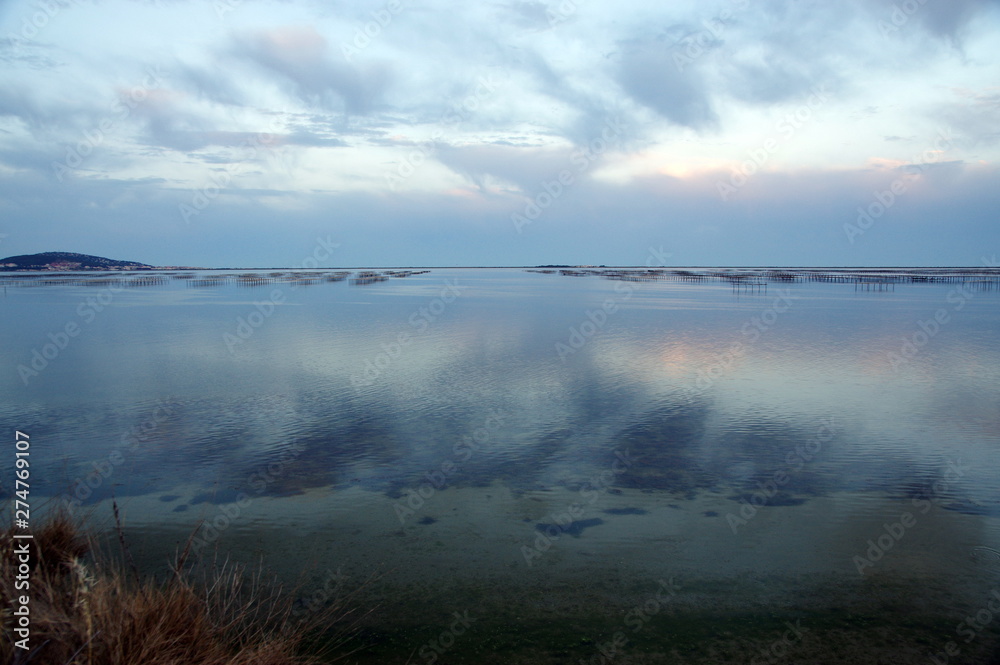 couché de soleil sur l'étang de thau 