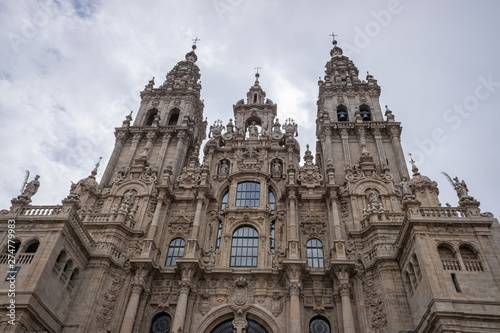 Fachada del Obradoiro, Catedral de Santiago de Compostela. Un dia nublado. Galicia, España.