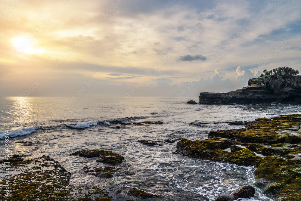 Obraz premium Coastline near the Tanah Lot Temple