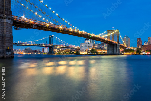 Long Exposure Picture of the Brooklyn Bridge Lighted Up At Night © porqueno