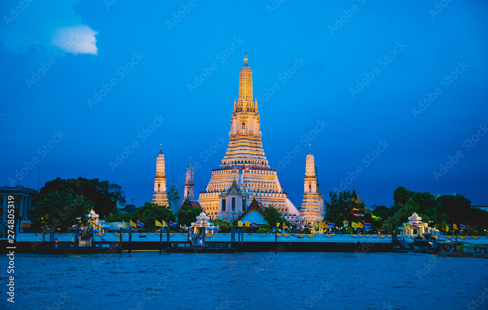 Fototapeta premium King Zheng Temple on the Mekonan River in Bangkok, Thailand