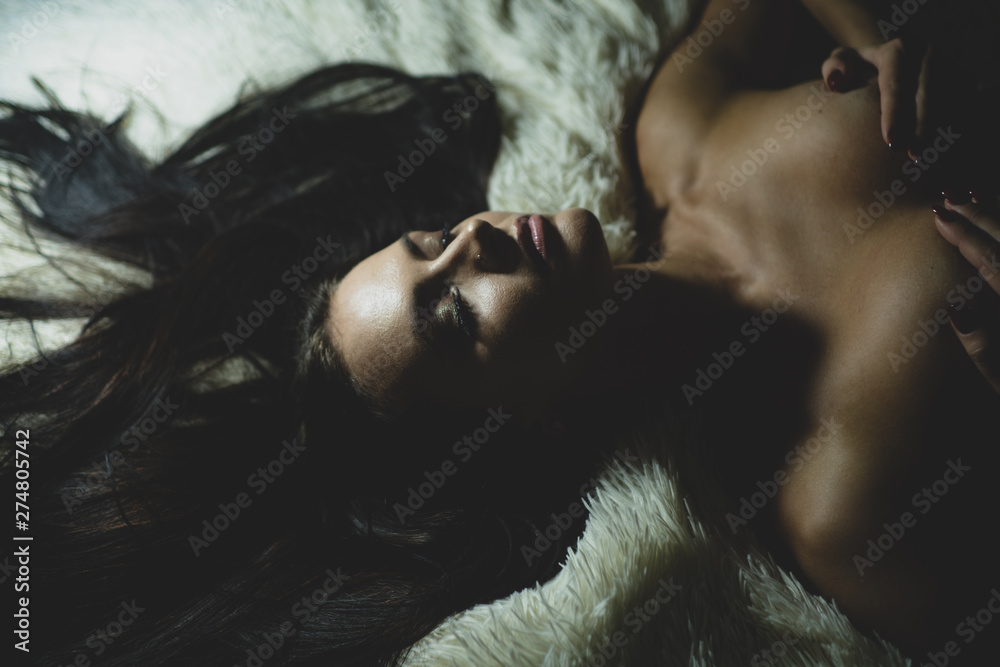 Fotografia do Stock: Sexy woman relaxing on fluffy bed. Female breasts  smooth skin. Sexy girl sexual stimulation nipples. Erotic massage. Perfect  breasts. Waiting for you. Orgasm and foreplay. Sexy attractive seductress