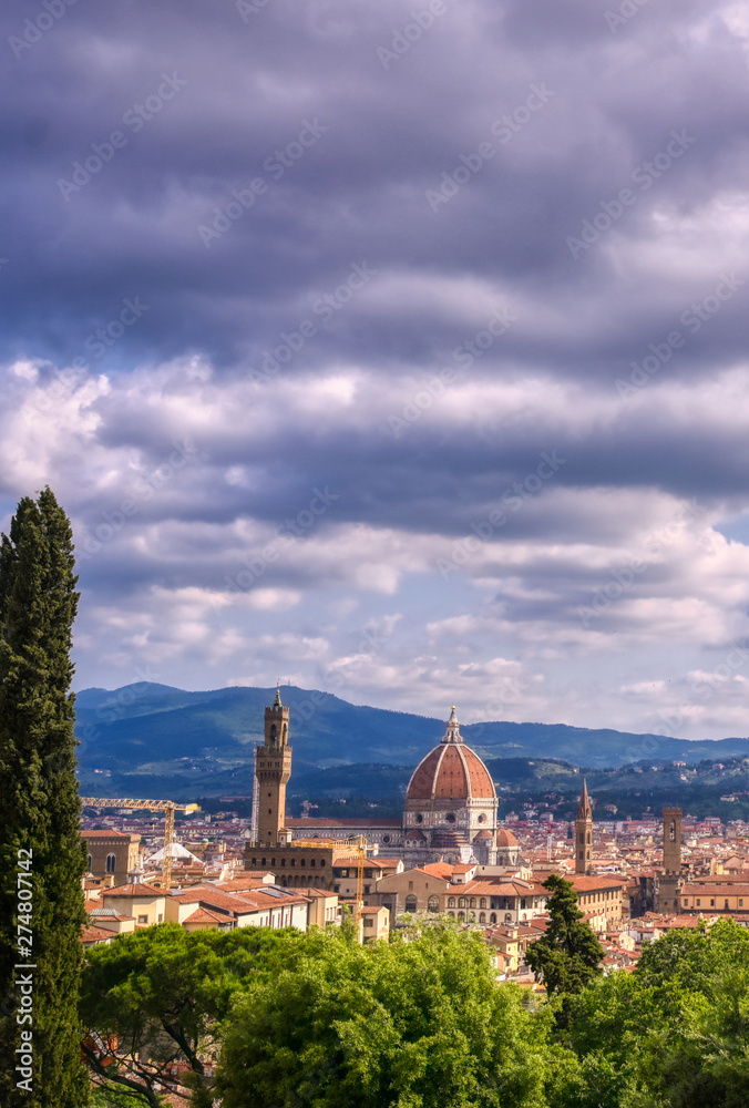 Obraz premium Florence, along the Arno River, in the Tuscany region of Italy.