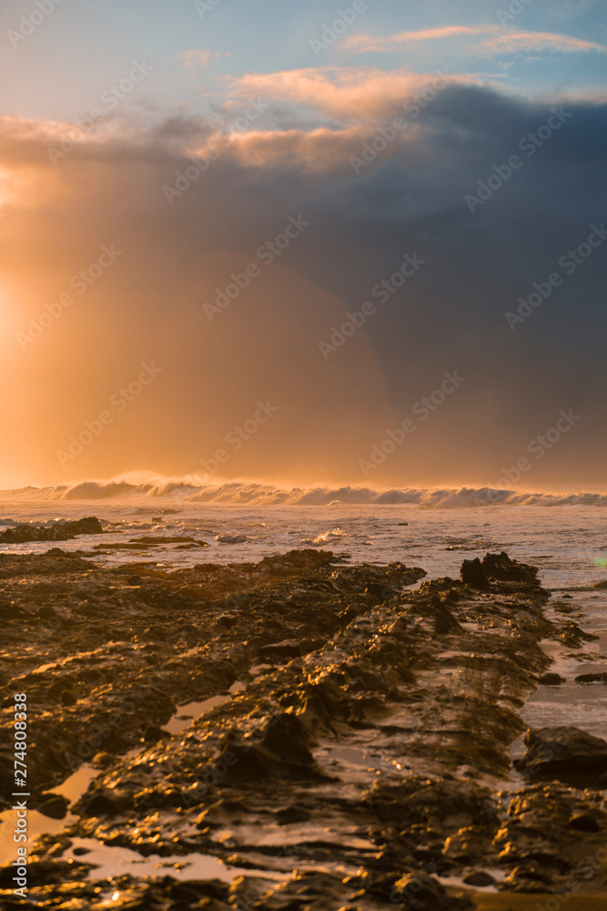 Obraz premium Waves and Rocks at Beach at Sunrise