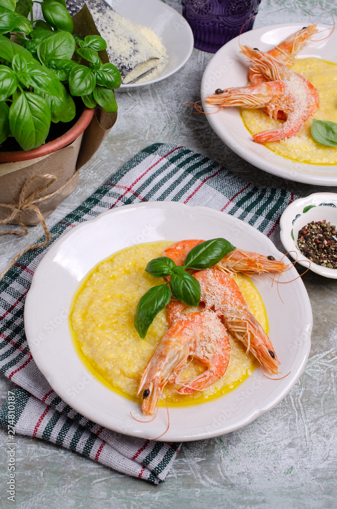 Large untreated shrimp with polenta