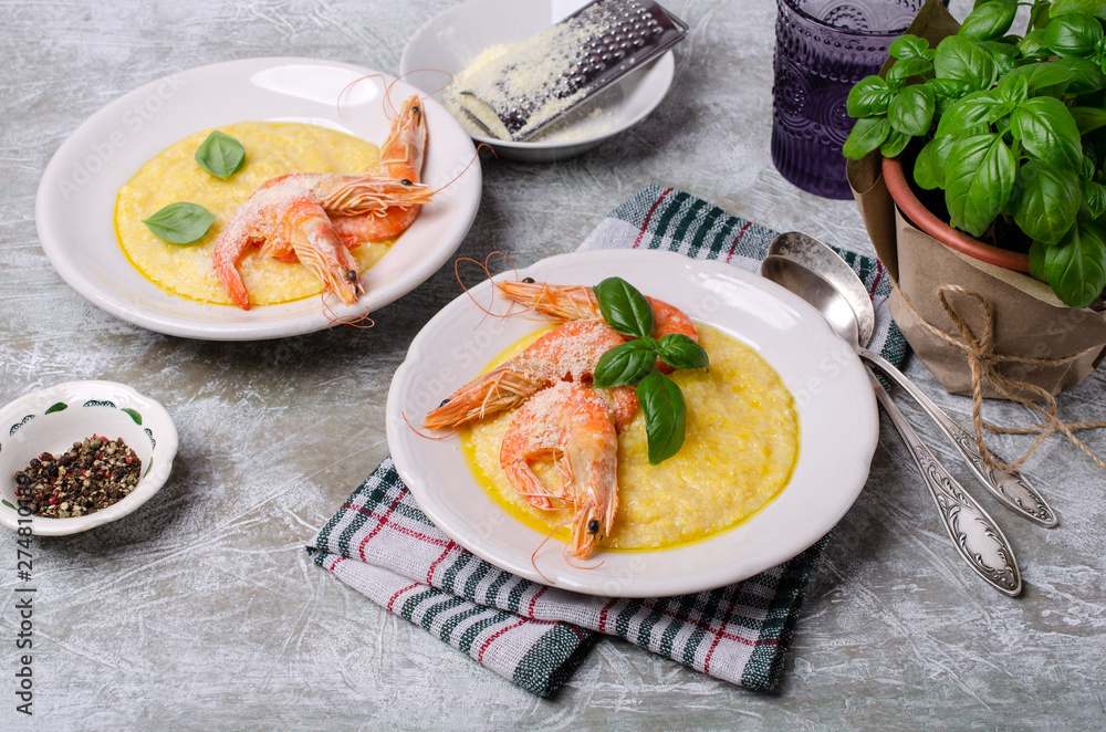 Large untreated shrimp with polenta