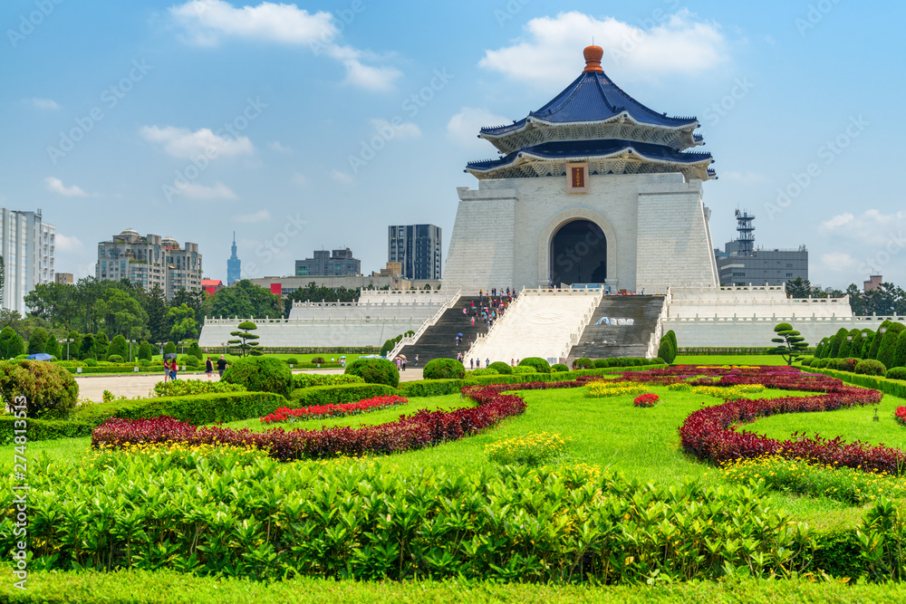 Fototapeta premium Scenic view of the National Chiang Kai-shek Memorial Hall