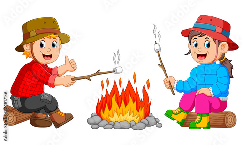 the children are burning the marshmallow in the camp
