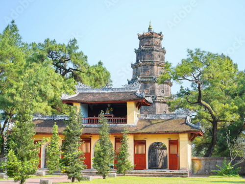 Obraz na plátně the old building in thien mu pagoda temple, Vietnam