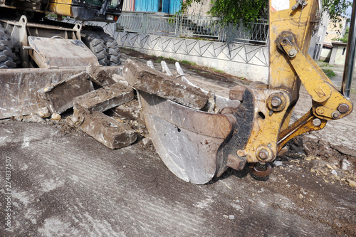 heavy duty excavator clear the ground place clean for constuction