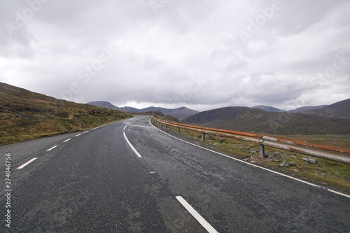 Strasse auf der Insel Harris in Schottland