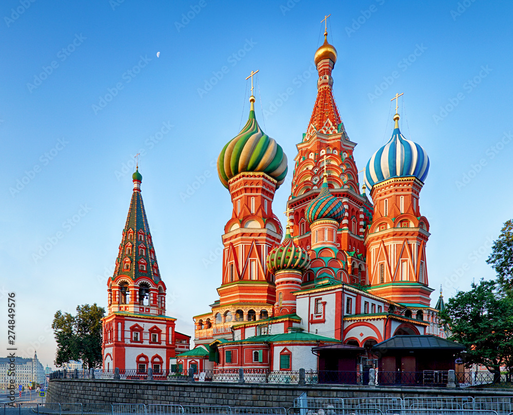 Moscow, Russia - Red square view of St. Basil's Cathedral at sunrise, nobody - obrazy, fototapety, plakaty 