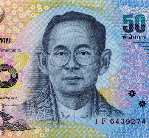 タイ プミポン国王紙幣 肖像画