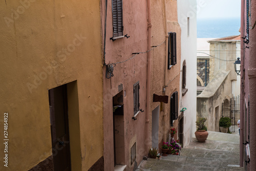 Fototapeta Naklejka Na Ścianę i Meble -  Narrow street in old town of Sardinia italy