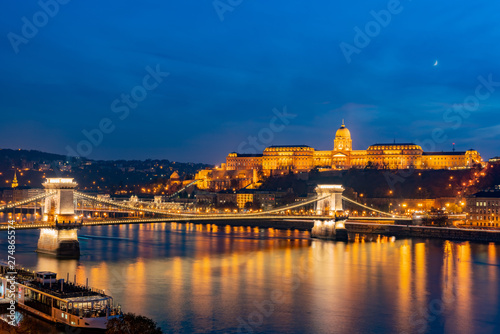 Night view of the famous Széchenyi Chain Bridge with Buda Castle © Kit Leong