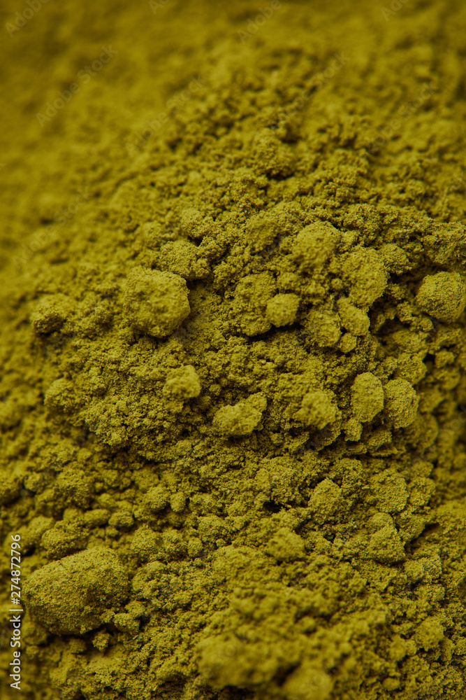 Obraz premium selective focus of dark green matcha powder