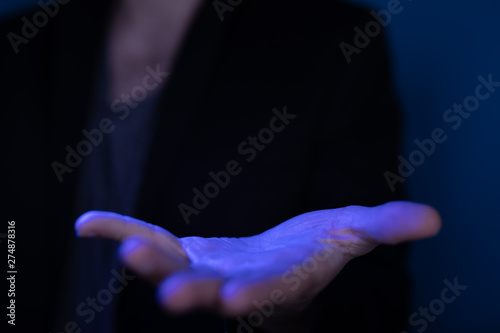 open hand in dark mode © vegefox.com