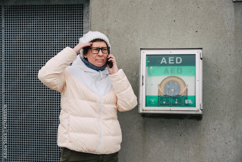 medicine cardiopulmonary resuscitation emergency call. Caucasian woman ...