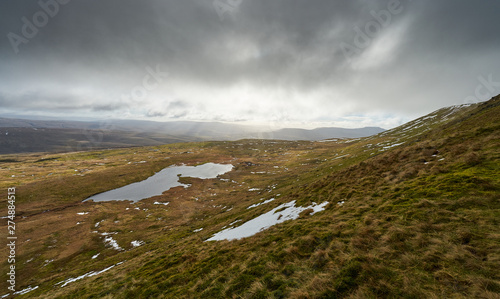Fotografie Blea Moors below the summit of Whernside, part of the Three Peaks in the Yorkshire Dales