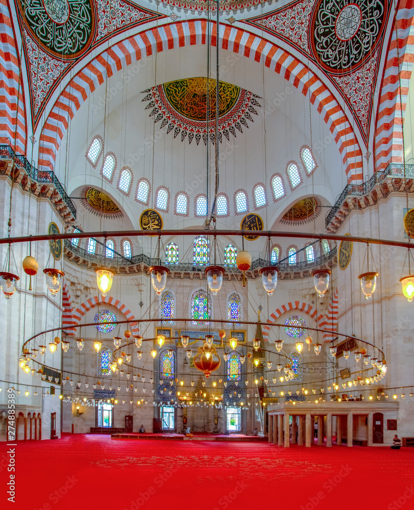 Obraz premium Suleymaniye mosque The Süleymaniye Mosque is an Ottoman imperial mosque located on the Third Hill of Istanbul, Turkey. 