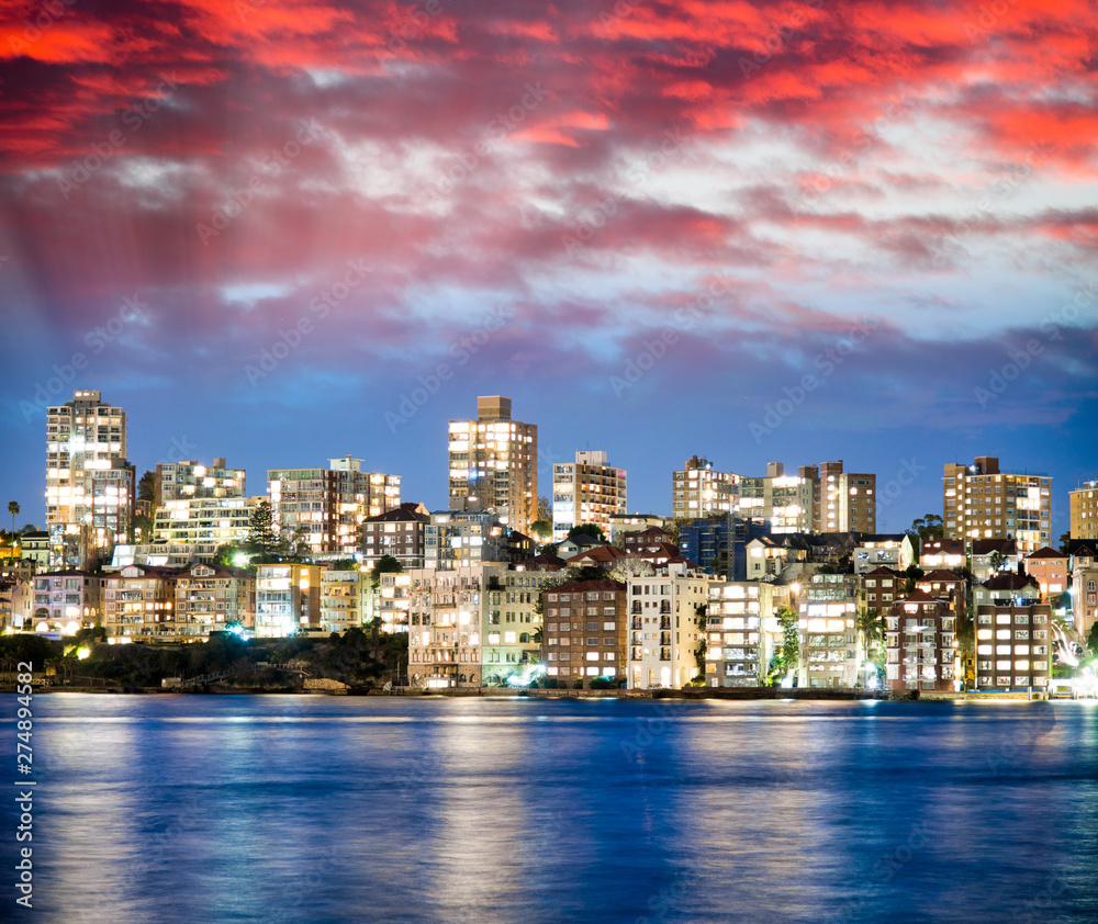 Obraz premium Nocna panorama Kirribilli w Sydney w Australii