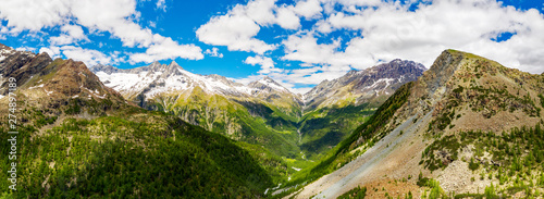 Fototapeta Naklejka Na Ścianę i Meble -  Valmalenco (IT) - Vista aerea della Val Ventina con Rifugio Porro Gerli e Passo del Muretto 