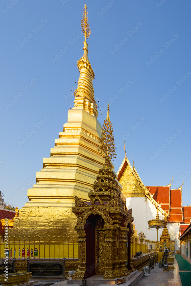 Naklejka premium Wat Phra That Cho Hae Beautiful golden pagoda, Thailand