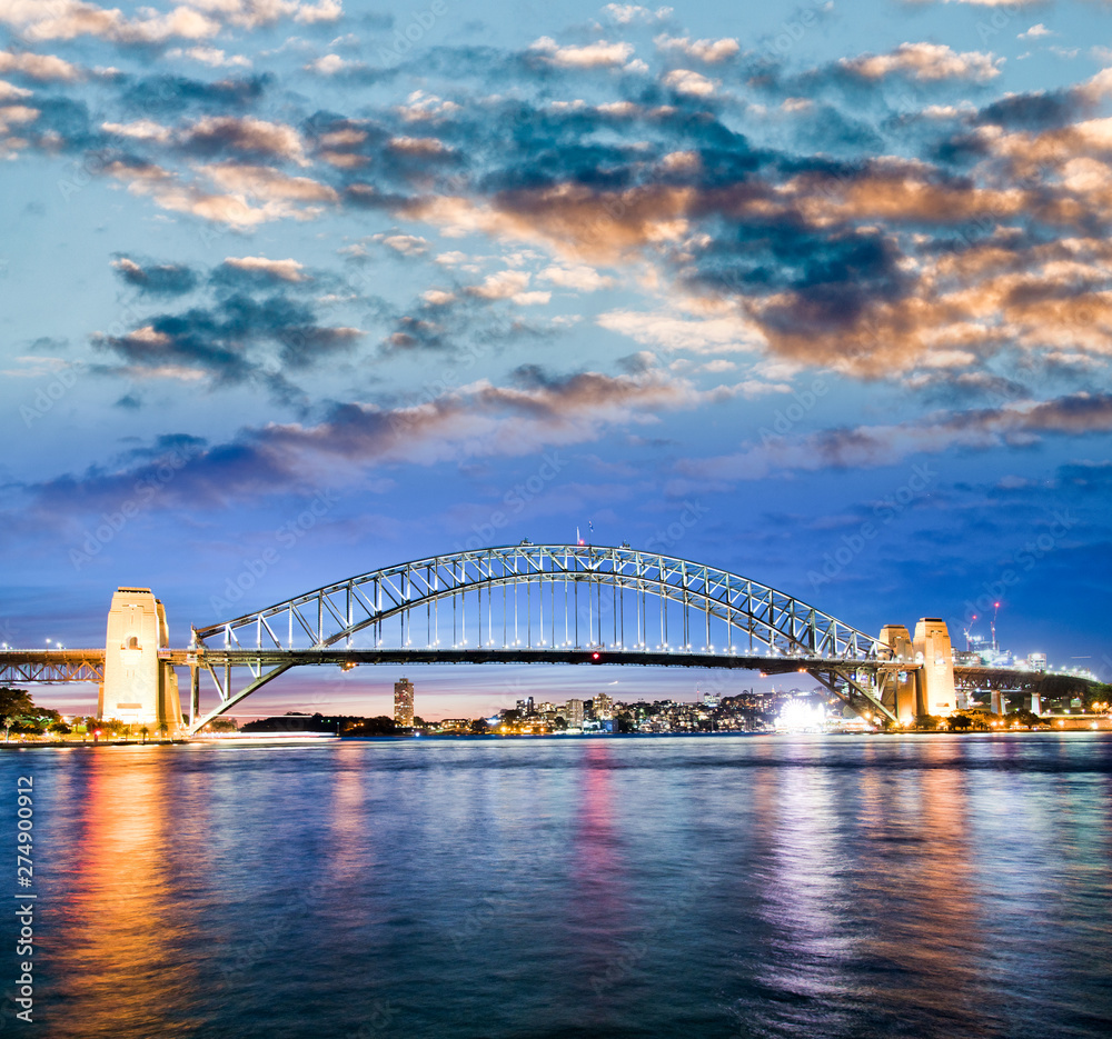 Fototapeta premium Sydney Harbor Bridge at night, Australia