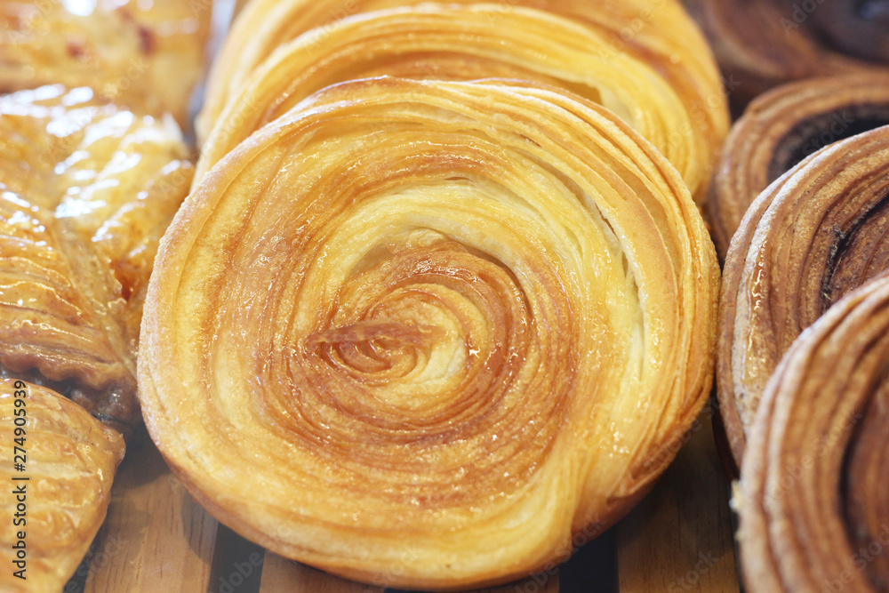 Fototapeta premium Fresh bread in a bakery at cafe.