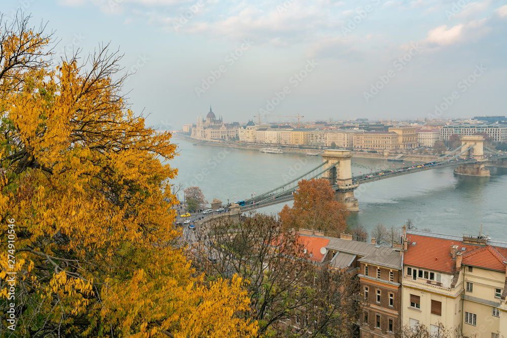 Fototapeta premium Afternoon aerial view of the famous Széchenyi Chain Bridge