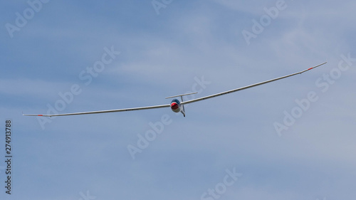 evolution of a glider in a cloudless blue sky