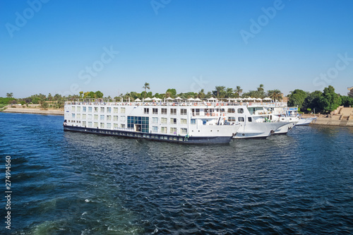 Fotografía Nile cruise ships docked at the quay, in the vicinity of Luxor