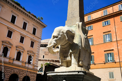 Obraz na plátně Elephant from Minerva Square in Rome, Italy