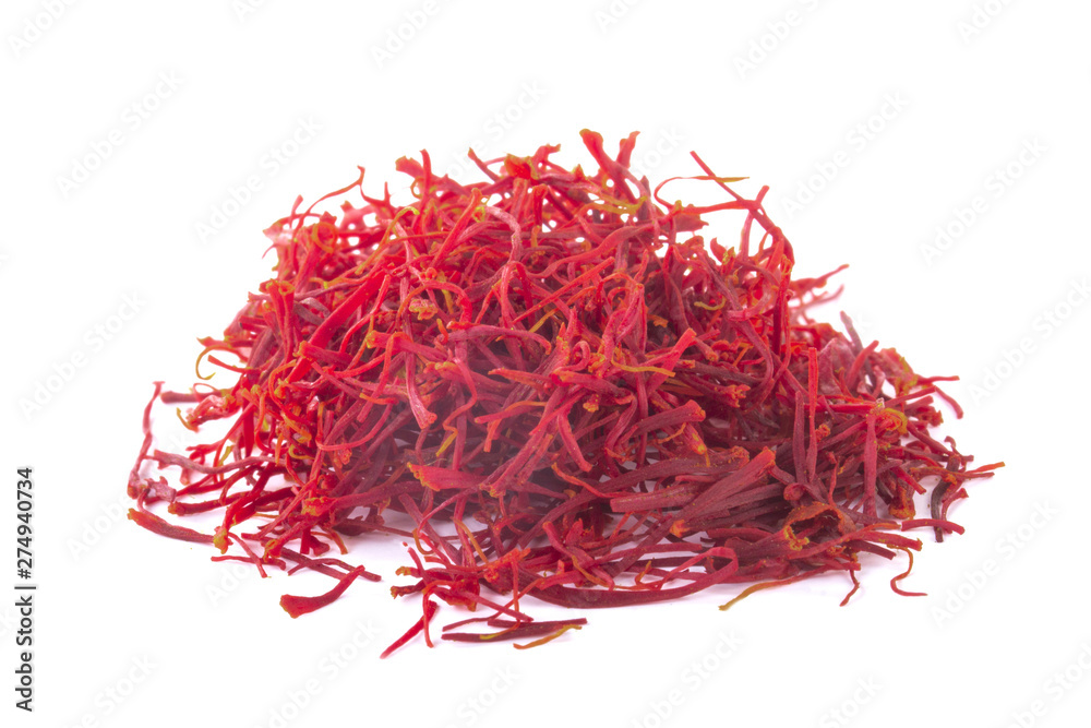 Naklejka premium heap of saffron isolated on white background