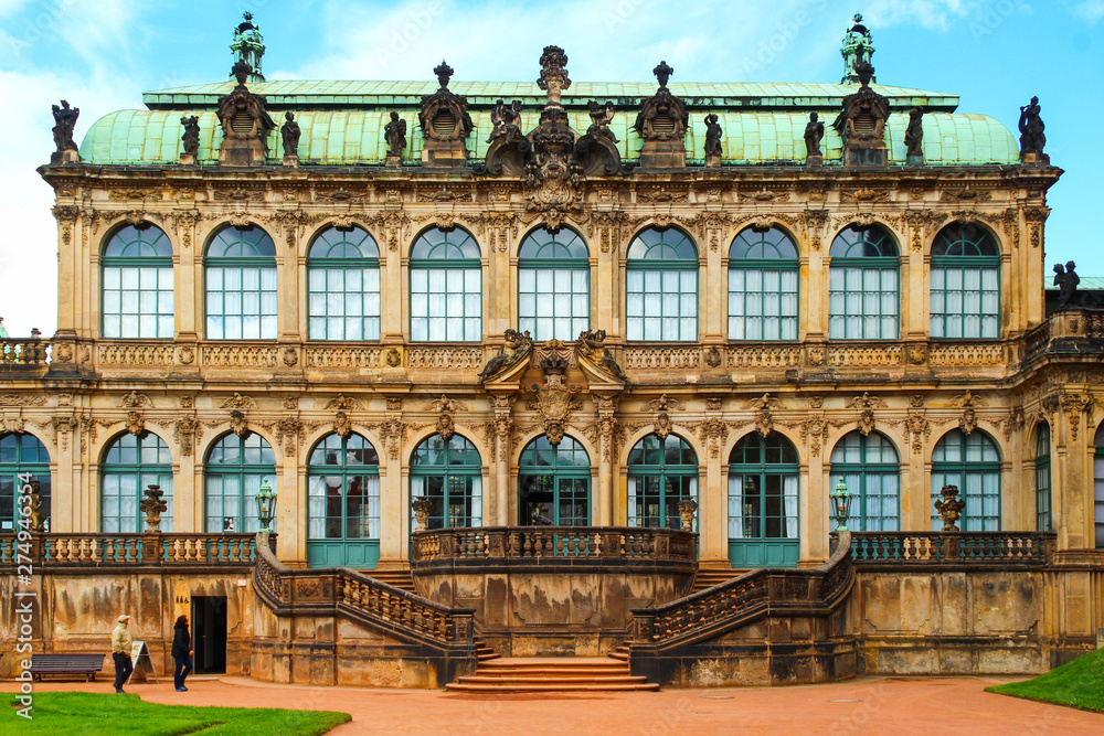 Obraz premium zwinger palace in German city of Dresden built in baroque style
