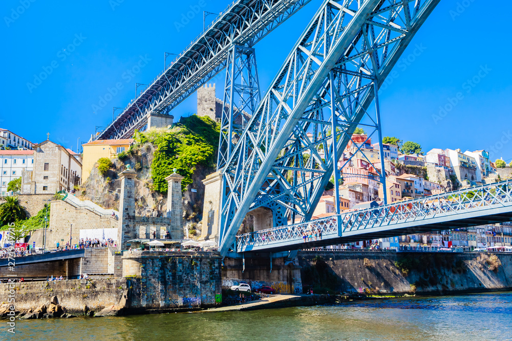 Obraz premium Famous steel bridge dom Luis above connects Old town Porto with Vila Nova de Gaia at river Douro, Portugal.