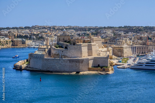 Obraz na płótnie Panorama of old Fort Saint Angelo at the Grand Harbour in Birgu, Malta w salonie