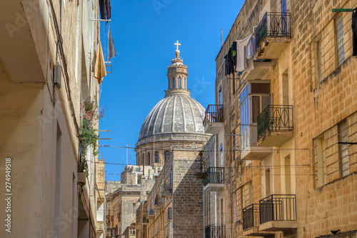 Obraz na płótnie The Basilica of Our Lady of Mount Carmel in Valletta, Malta w salonie
