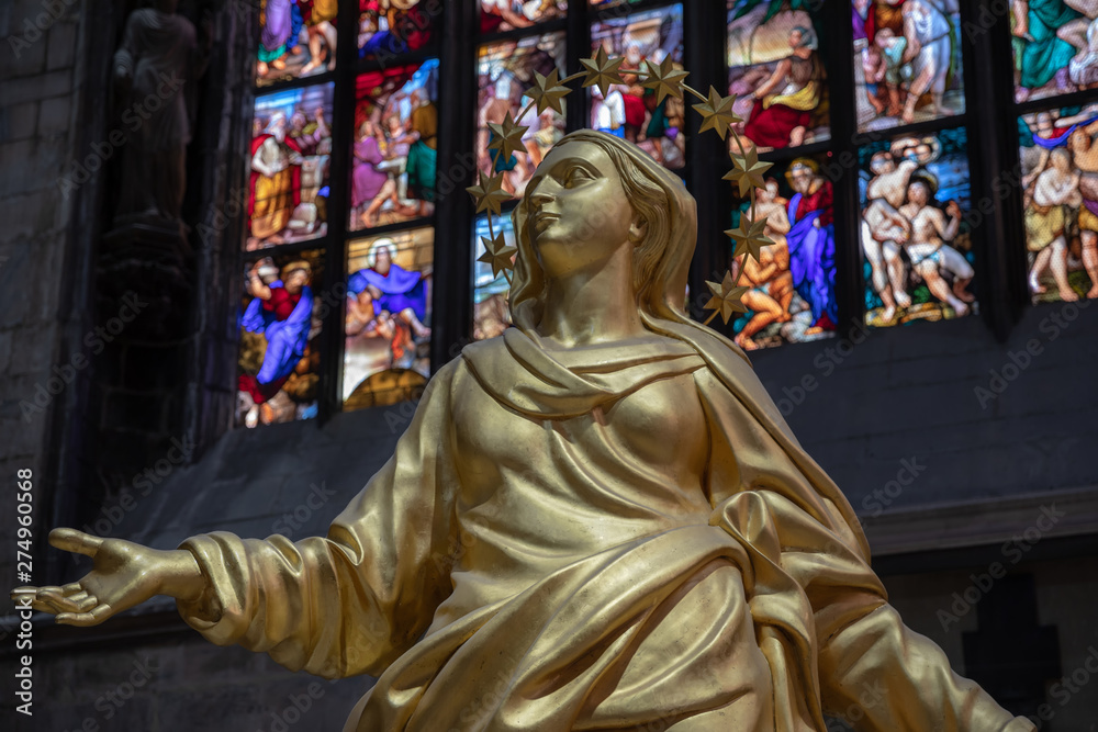 Obraz premium Panoramic view of interior of Milan Cathedral (Duomo di Milano)