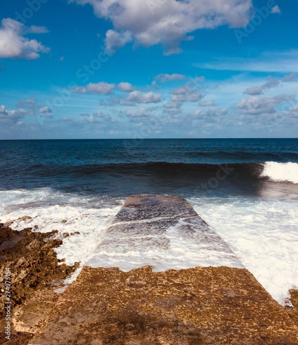 Litoral de la ciudad de La Habana, Cuba.  Pequeñas playas con virtudes naturales a lo largo de la costa de la capital habanera. photo