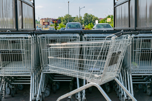 Shopping carts standing in a separate place © Сергей Старостов