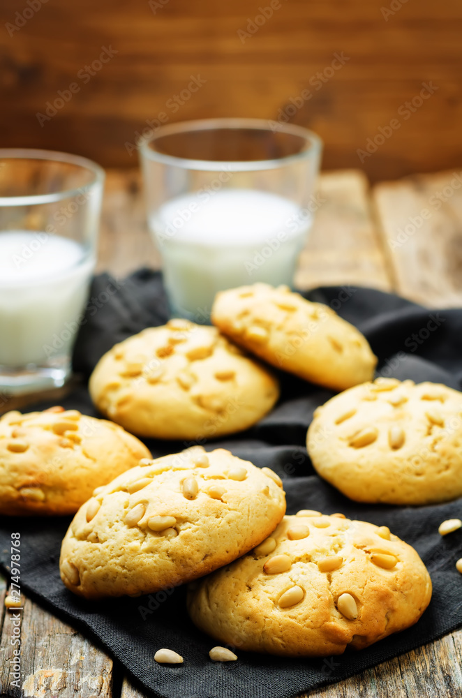 Italian pine nuts cookies with glasses of milk