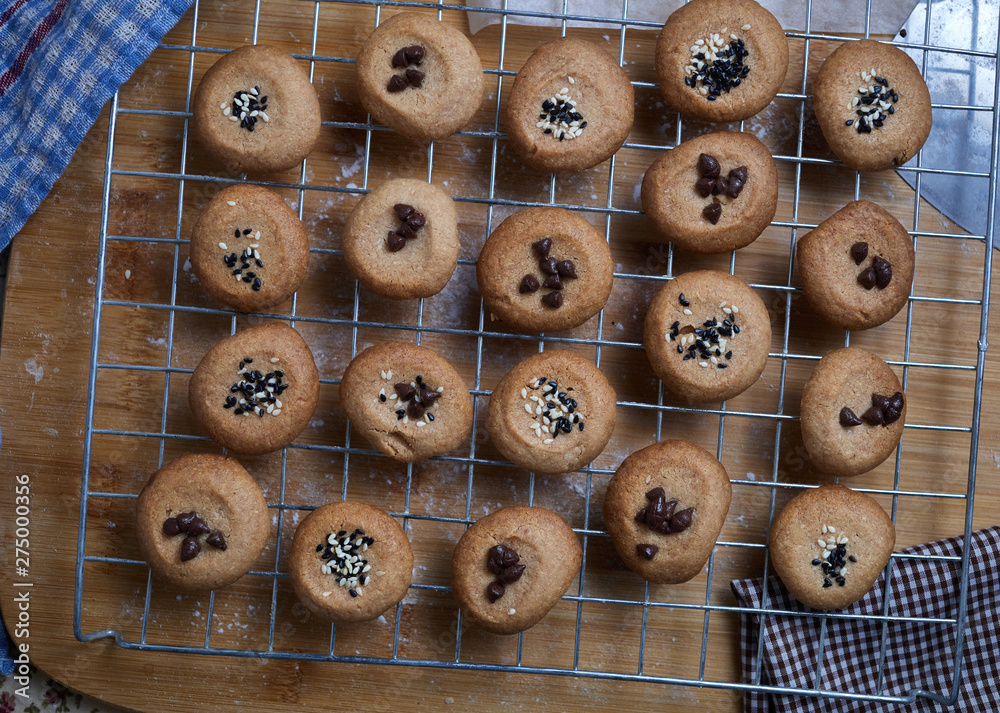 Baked cookies on wire mesh cooling rack Baked cookies on wire mesh cooling rack