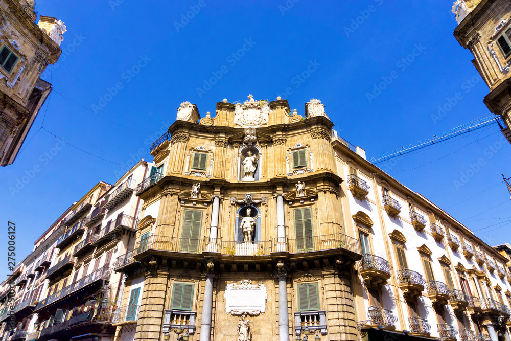 Fototapeta premium Corner of the Quattro Canti (Four Cornes) in Palermo in Sicily, Italy.