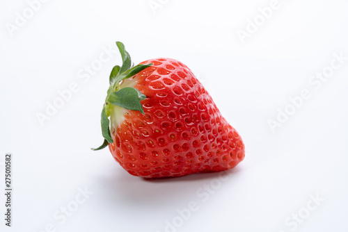 I shot while rotating the strawberry on a white background.