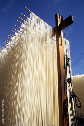 日本の伝統食品、素麺、天日干し photo